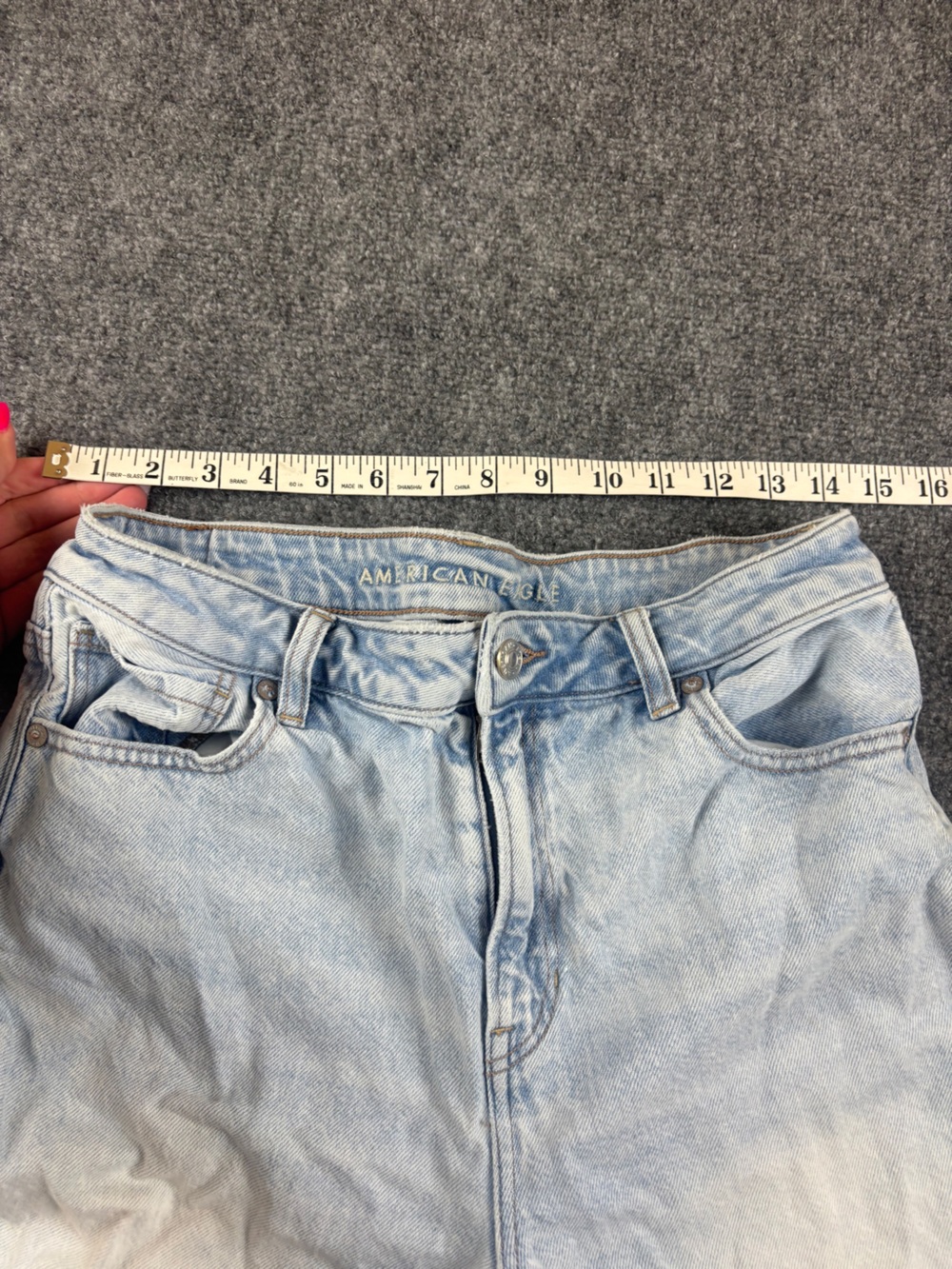 AMERICAN EAGLE Women’s Denim Mom Jean Strigid Light Wash size: 10 - Picture 4 of 8